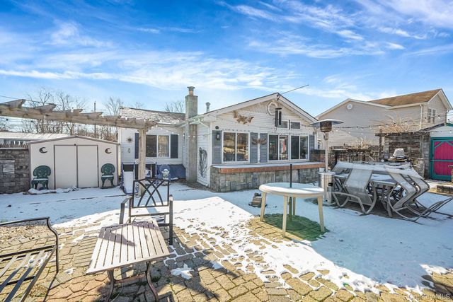 15 18th Avenue, Bay Shore, NY 11706