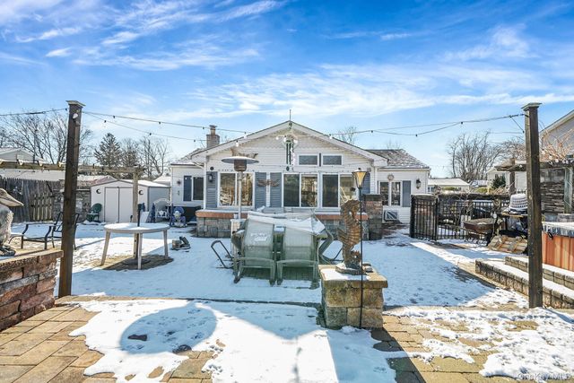 15 18th Avenue, Bay Shore, NY 11706