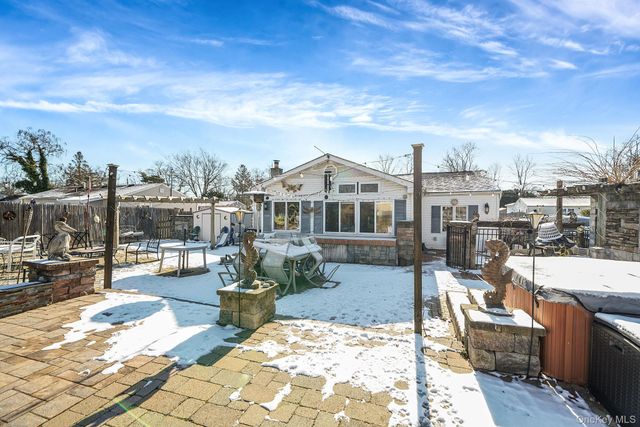 15 18th Avenue, Bay Shore, NY 11706