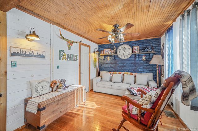 15 18th Avenue, Bay Shore, NY 11706