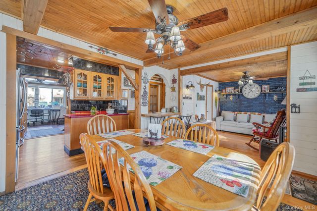 15 18th Avenue, Bay Shore, NY 11706