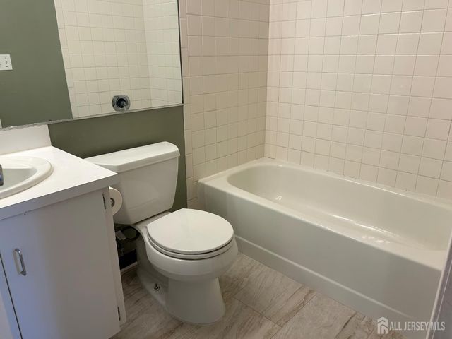 37 Fisher Drive, Franklin, NJ 08823