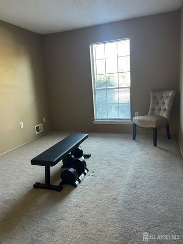 37 Fisher Drive, Franklin, NJ 08823