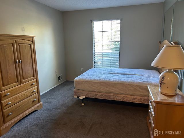 37 Fisher Drive, Franklin, NJ 08823
