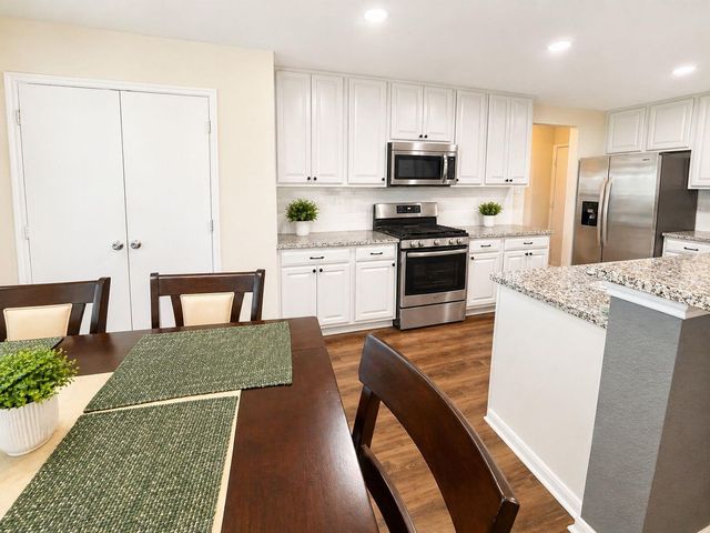 3706 Norwood Glen Lane, Friendswood, TX 77546