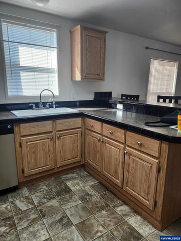 4875 Wyoming Cir NE 33, Salem, OR 97305