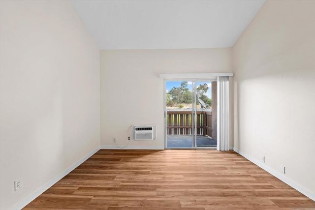 1051 Rock Springs 202, Escondido, CA 92026