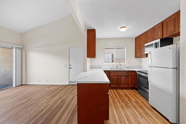 1051 Rock Springs 202, Escondido, CA 92026