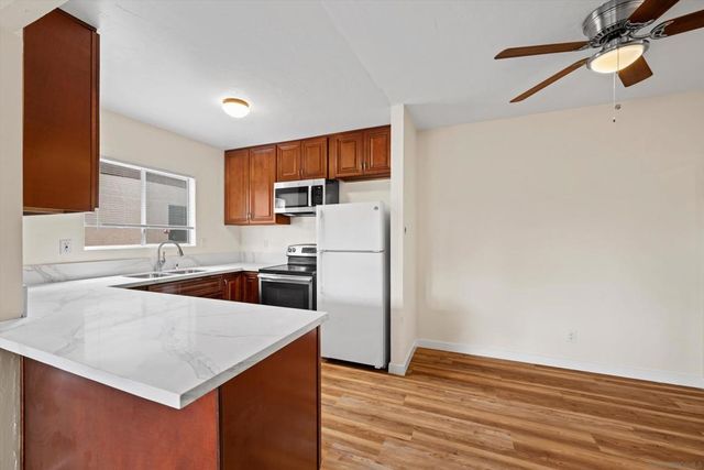 1051 Rock Springs 202, Escondido, CA 92026