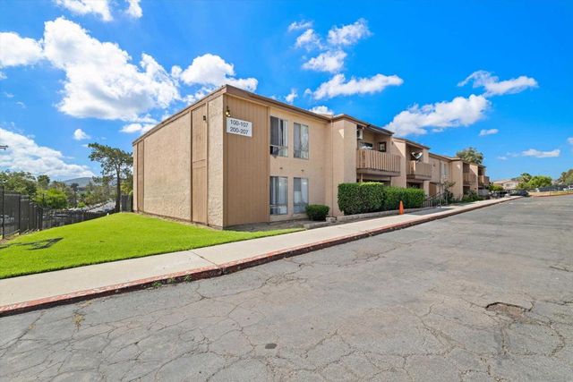 1051 Rock Springs 202, Escondido, CA 92026