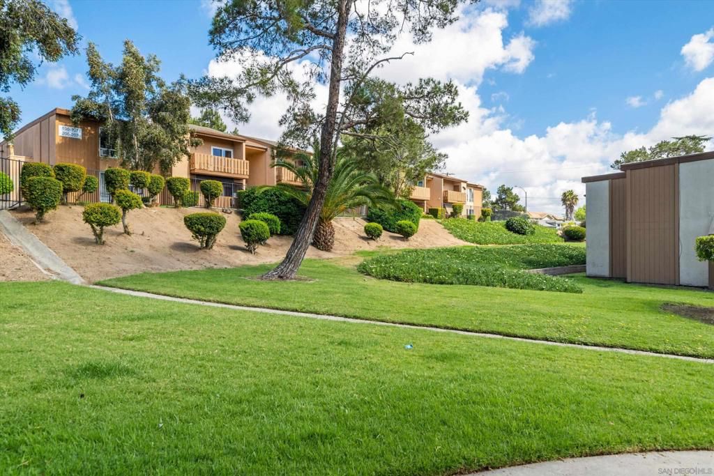 1051 Rock Springs 202, Escondido, CA 92026