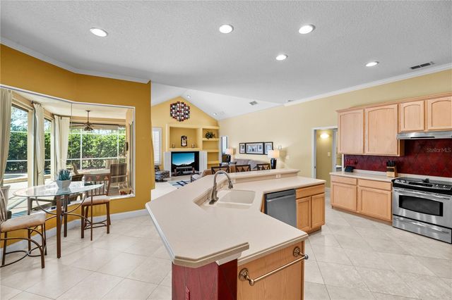 106 BURRELL CIRCLE, Kissimmee, FL 34744