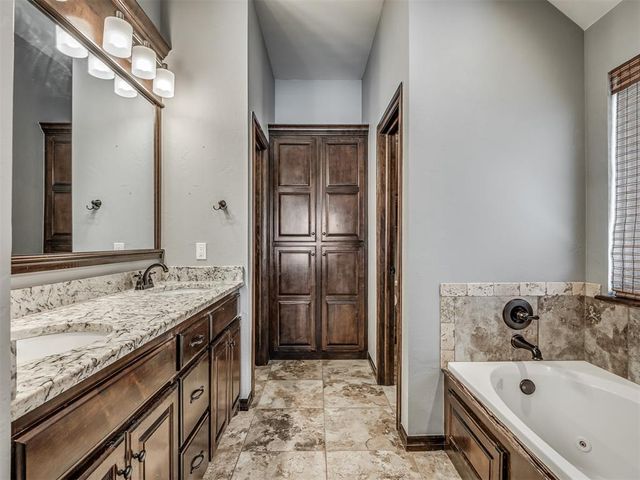 11740 SW 15th Terrace, Yukon, OK 73099