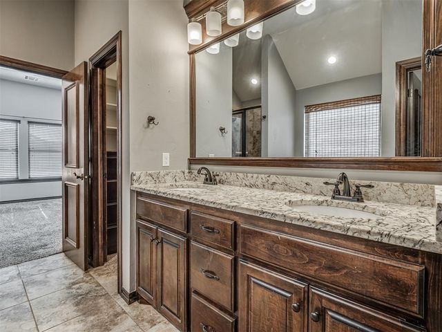 11740 SW 15th Terrace, Yukon, OK 73099