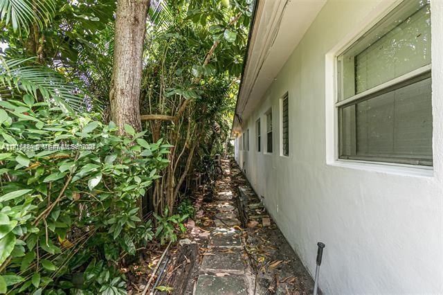1717 NE 12th Street 5, Fort Lauderdale, FL 33304