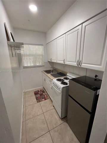 1717 NE 12th Street 5, Fort Lauderdale, FL 33304