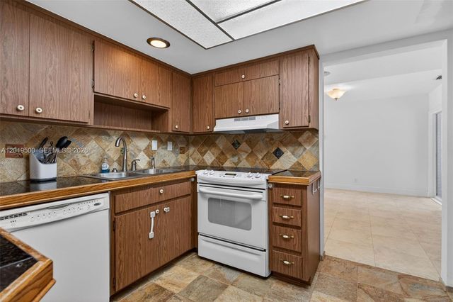 4806 Banyan Lane, Tamarac, FL 33319