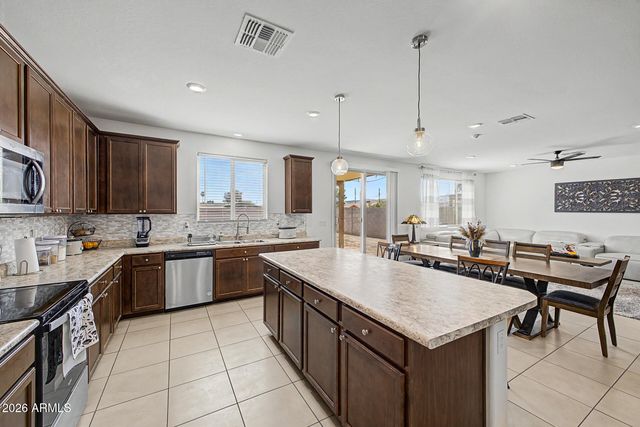5833 S 23RD Drive, Phoenix, AZ 85041