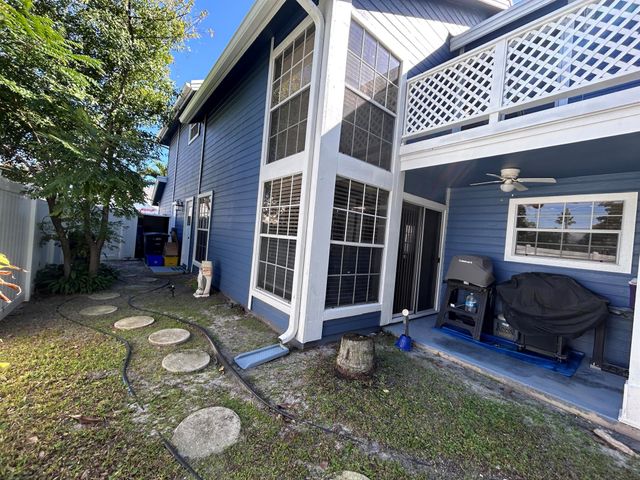 21437 54th Drive S, Boca Raton, FL 33486