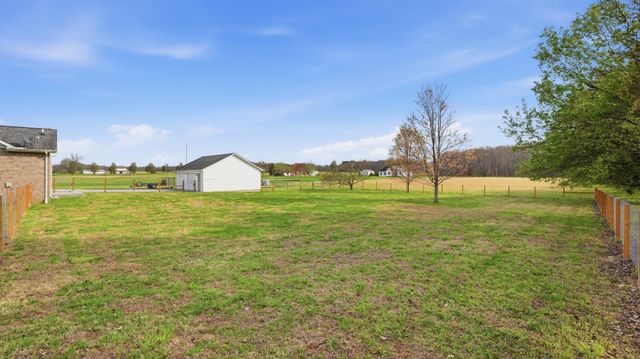 2877 Sixteenth Model Rd, Manchester, TN 37355