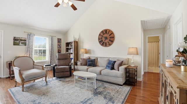 2877 Sixteenth Model Rd, Manchester, TN 37355