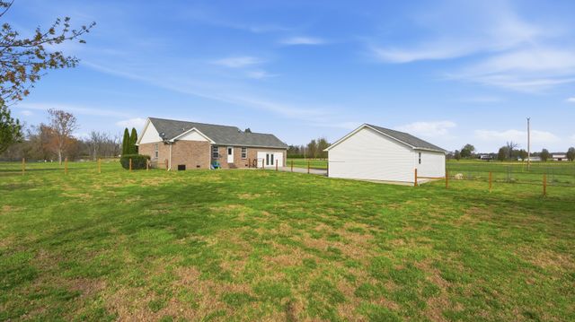 2877 Sixteenth Model Rd, Manchester, TN 37355