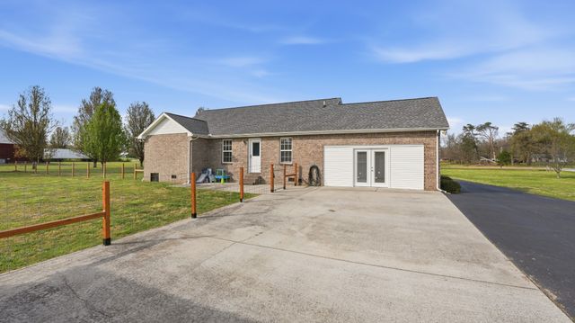 2877 Sixteenth Model Rd, Manchester, TN 37355