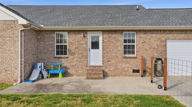 2877 Sixteenth Model Rd, Manchester, TN 37355