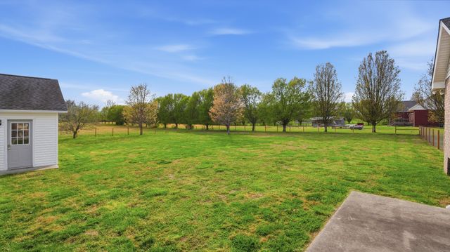 2877 Sixteenth Model Rd, Manchester, TN 37355