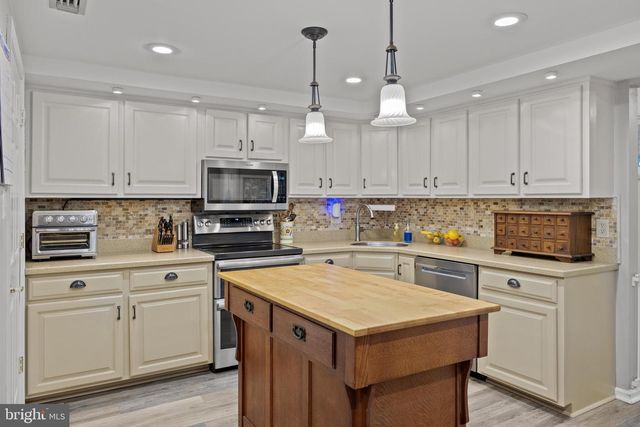 15 LANCASTER DR, Westampton, NJ 08060