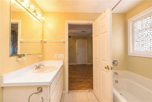 36 Great Oak Drive, Warwick, RI 02886