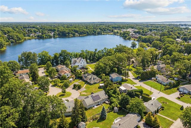 36 Great Oak Drive, Warwick, RI 02886