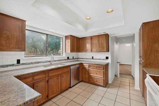 1002 Adventure LN, Cedar Park, TX 78613
