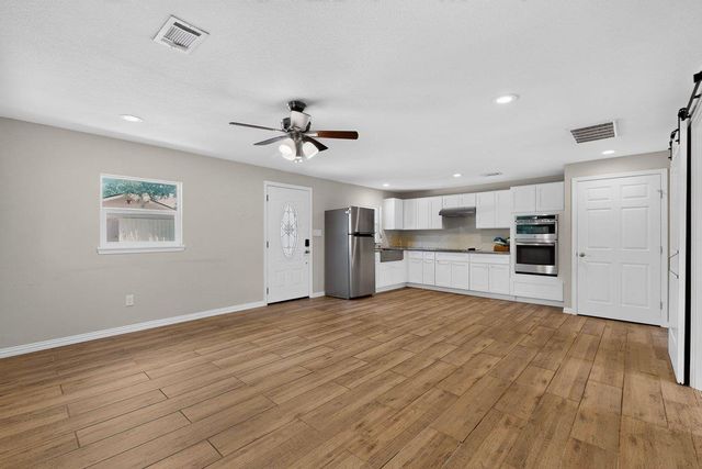 1002 Adventure LN, Cedar Park, TX 78613