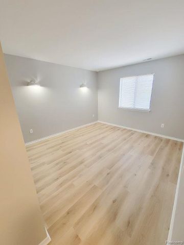 16544 Clarkson Drive 36, Fraser, MI 48026