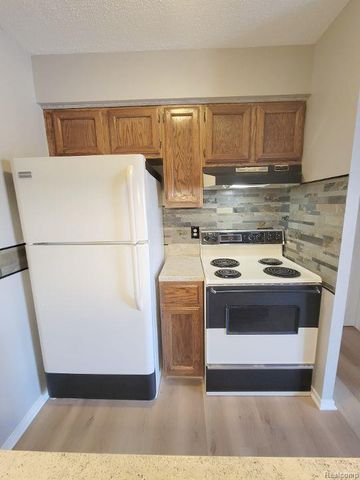 16544 Clarkson Drive 36, Fraser, MI 48026