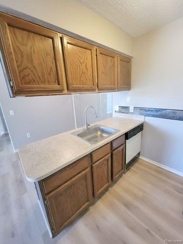 16544 Clarkson Drive 36, Fraser, MI 48026