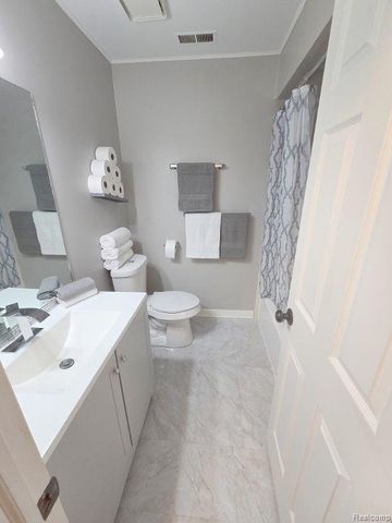 16544 Clarkson Drive 36, Fraser, MI 48026