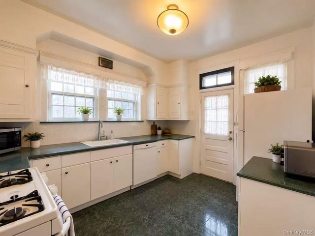 14025 58th Road, Flushing, NY 11355