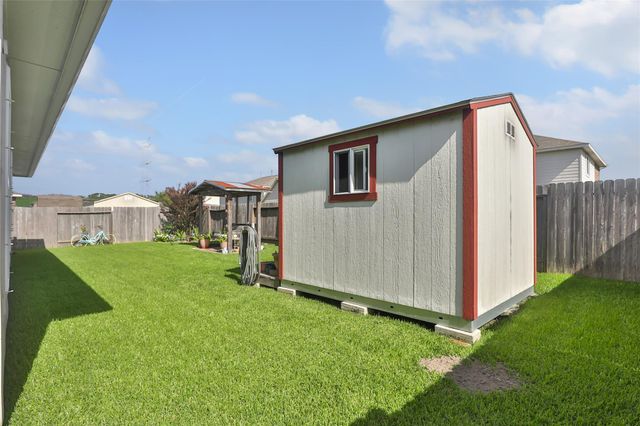 10019 Pine Valley Court, Baytown, TX 77521