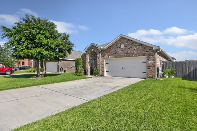 10019 Pine Valley Court, Baytown, TX 77521