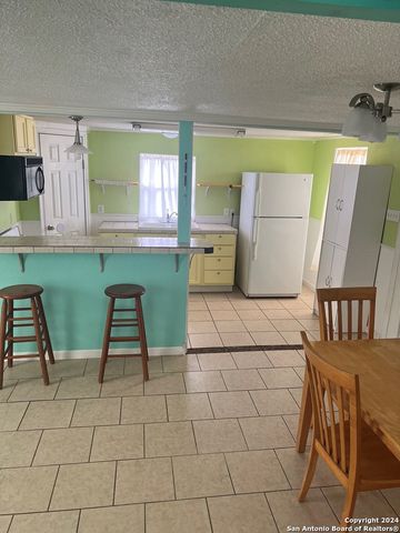 820 magnolia, Rockport, TX 78382