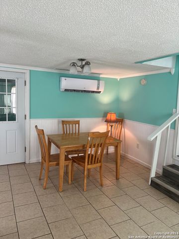 820 magnolia, Rockport, TX 78382