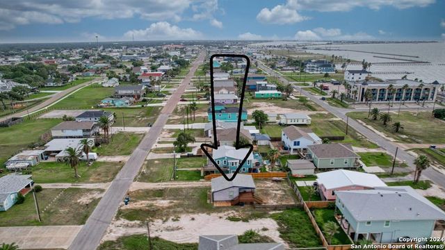 820 magnolia, Rockport, TX 78382