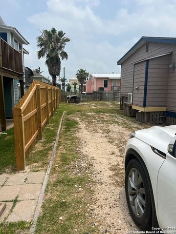 820 magnolia, Rockport, TX 78382