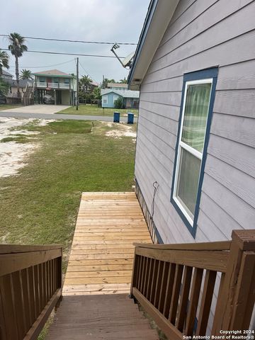 820 magnolia, Rockport, TX 78382