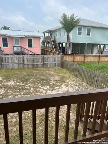 820 magnolia, Rockport, TX 78382