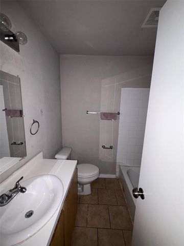 7201 Hallshire Dr Drive 232, Houston, TX 77016