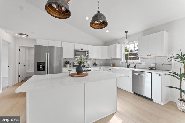 111 FAIRWAY DR, Louisa, VA 23093