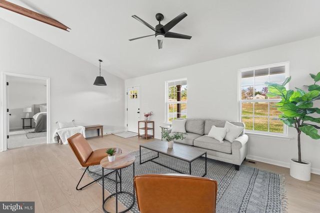 111 FAIRWAY DR, Louisa, VA 23093